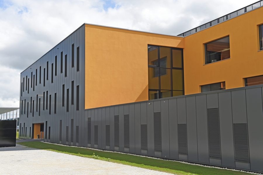 Le bâtiment de la manufacture Fehr à La Chaux-de-Fonds